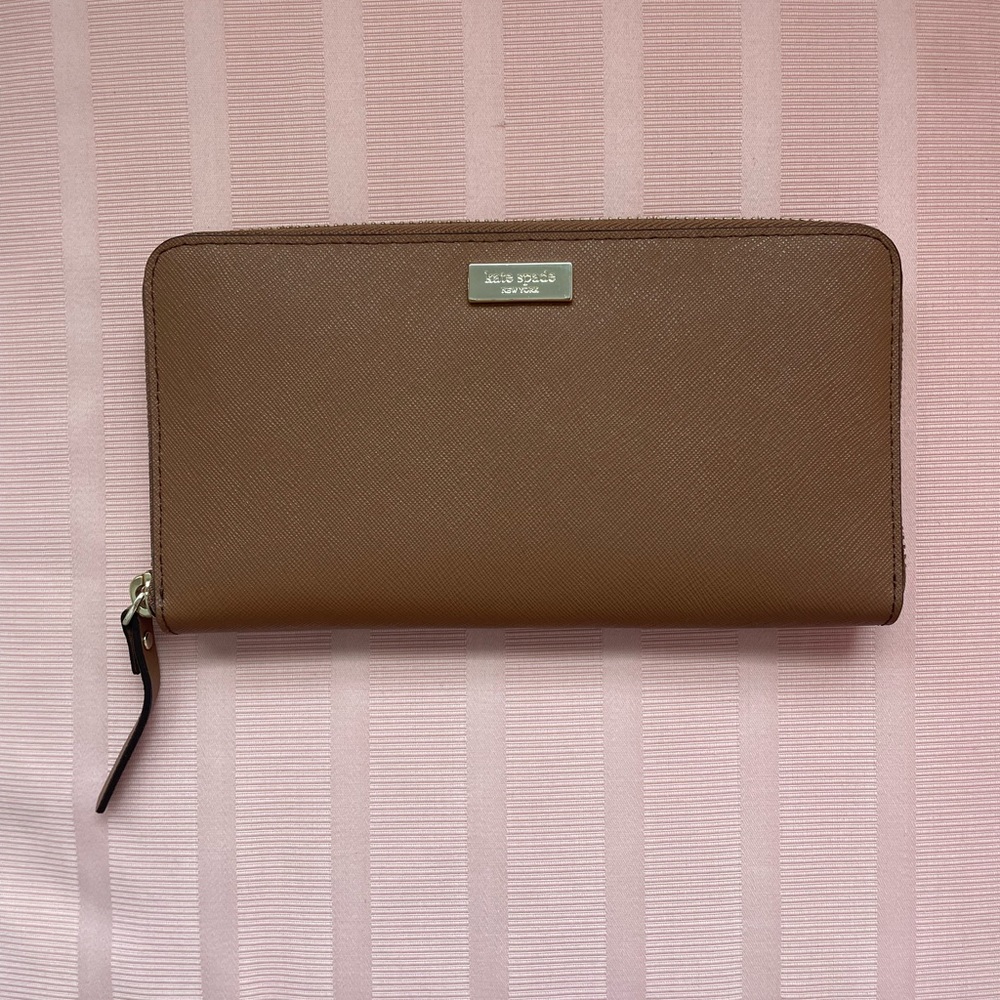 KATE SPADE - Brown Leather Envelope Large Zip Wallet